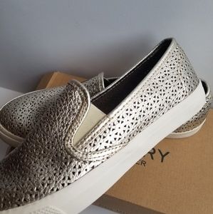 sperry seaside perforated sneaker platinum